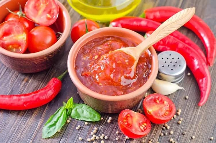 رب گوجه فرنگی فلفلی با ترکیب متعادل گوجه و فلفل برای ایجاد طعمی گرم و لایه دار
